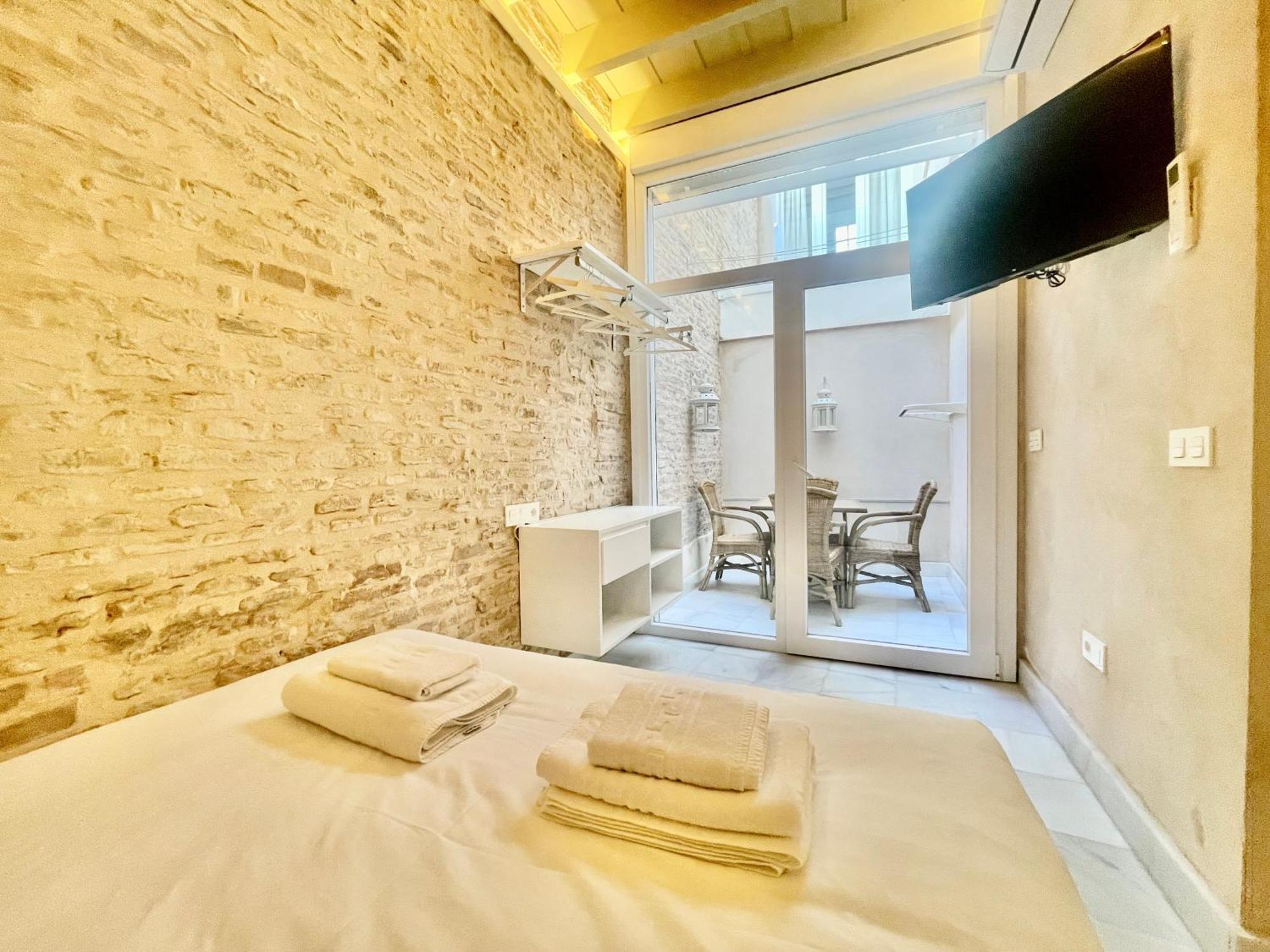 Click Triana - Patio Privado Apartment เซบีญา ภายนอก รูปภาพ