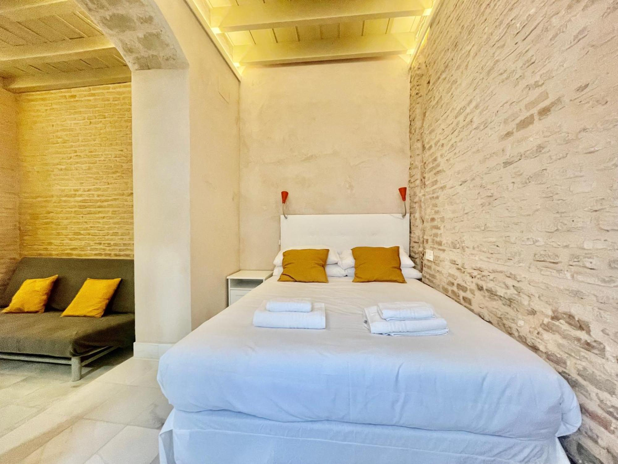 Click Triana - Patio Privado Apartment เซบีญา ภายนอก รูปภาพ